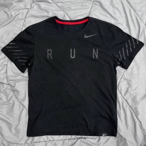 Pre-loved Original Nike Run Tshirt S Size