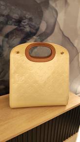 Branded bag for sale in reasonable price 
