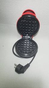 Mmini waffle maker.