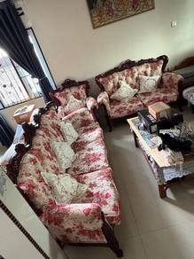 Classic Carved Wood Sofa 3+2+1 – Refurbished