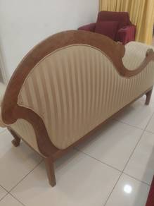 Sofa rehat panjang (Chaise longue)