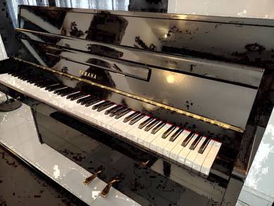 YAMAHA LU-101 Studio Piano Japan