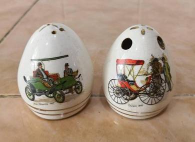 Deco antique ceramic egg shaped decor 2