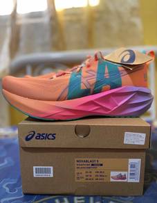 Asics Novablast 5 LA Marathon Edition