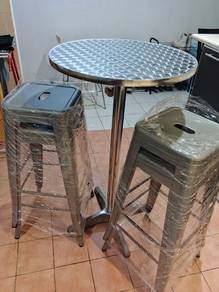 Table and chairs two set for sell 桌子椅子两套出售