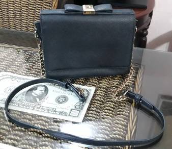 VINCCI Handbag - 7.5 x 6 x 2 Inch