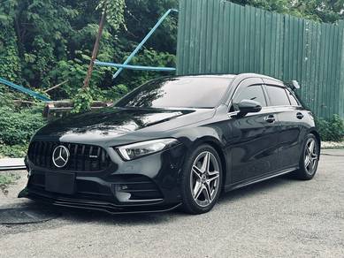 Mercedes Benz A180 180 AMG LINE in Desa Petaling, KUL