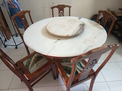 meja makan bulat marble.