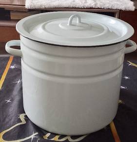 casserole pot.