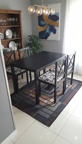 Dining Table with 4 chairs 