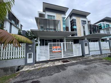 Semi-Detached House For Sale in Klebang,MLK