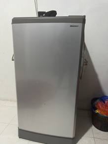 peti sejuk sharp 1 pintu