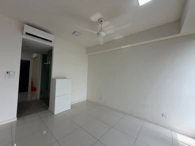 Service Residence For Rent in Emerald 9