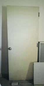 Flush Door Beige + Knob + Hinges