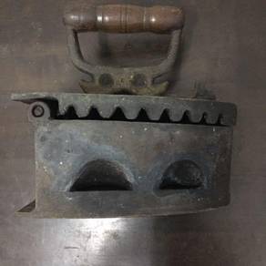Antique iron sterika lama