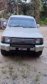 Mitsubishi Pajero in Dabong, KTN