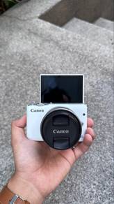 Canon M10 Mirrorless with free lens 45-50Mm