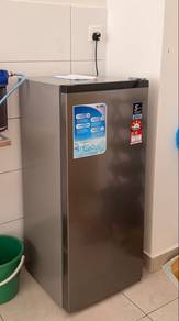 (ONLY 2 MONTHS USAGE) Elba 185L Fridge Peti Ais
