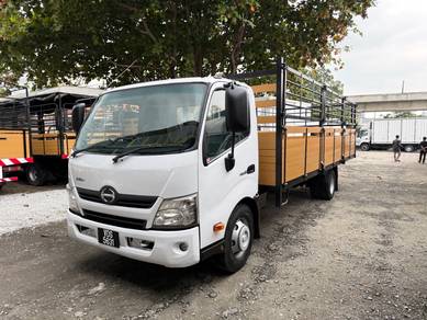 Hino XZU710R UBS 3 Ton 21 Kaki Kargo Kayu 7500KG