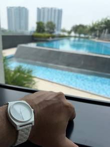 nixon all white