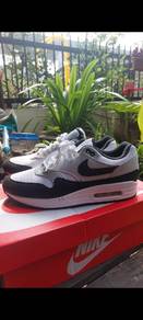 NIKE AIRMAX 1 Black & White