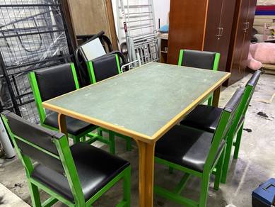 Meja makan 6 kerusi