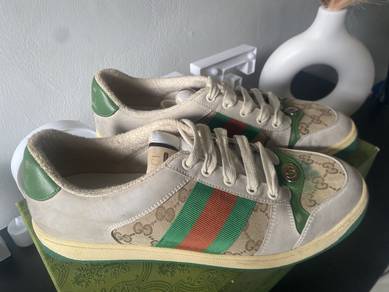 Kasut untuk dijual