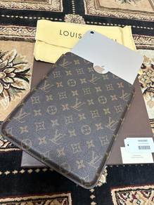 Authentic LOUIS VUITTON Monogram Ipad Casing❤️
