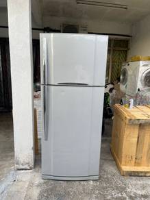 Toshiba fridge refrigerator 2 doors peti ais