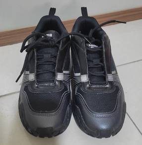 Kasut brand  PUMA warna hitam