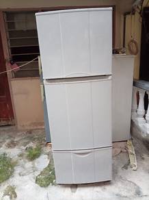 peti sejuk jenama NASIONAL 3 pintu
