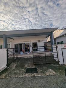 Semi-Detached House For Sale in Triang,PHG