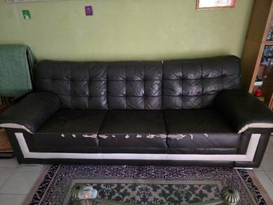 Sofa Kulit 3 seater + 2 seater Untuk Dijual