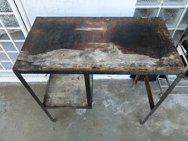 Meja letak dapur gas / elektrik