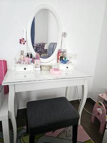 dressing table & chair