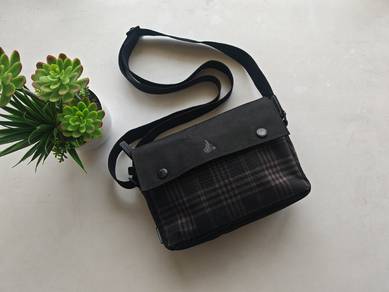 Bean Pole Sling Bag 