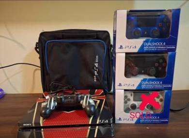 PS4 Slim 500GB + 3 Controllers + Carrying Bag