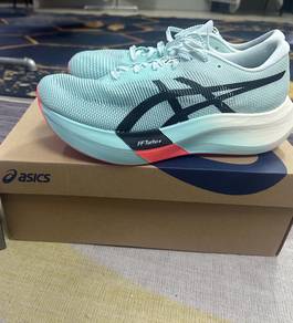 kasut sukan asics