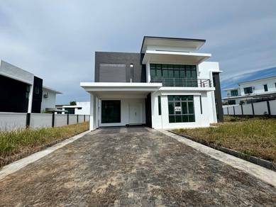 Bungalow House For Sale in Ayer Keroh,MLK