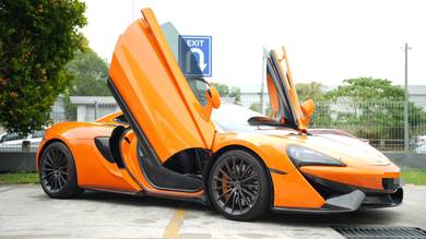 McLaren 570 GT in Bandar Bukit Raja, SGR