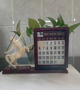 REMY MARTIN Cognac Figurine CALENDAR & CUP