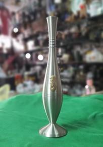 royal selangor goblets and signapore pewter vase
R