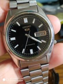 Vintage seiko 5 automatic watch