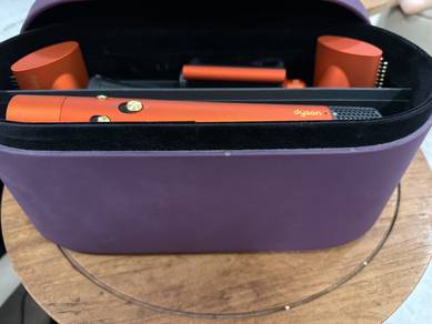 Dyson Airwrap - Full set - Rarely Used