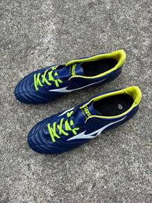 Kasut Bola Mizuno