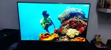 LG 43" Full HD Smart LED TV (43LF530T) — Like New