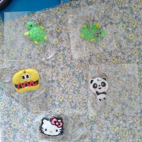5 key holders 鑰匙扣 (plastic 膠的)
