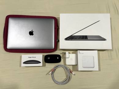 MacBook Pro Space Gray +  Magic Mouse