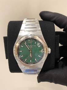 2023 Girard-Perregaux Laureato REF 81010-11-3153