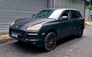 Porsche Cayenne in Taman Tun Dr Ismail, KUL